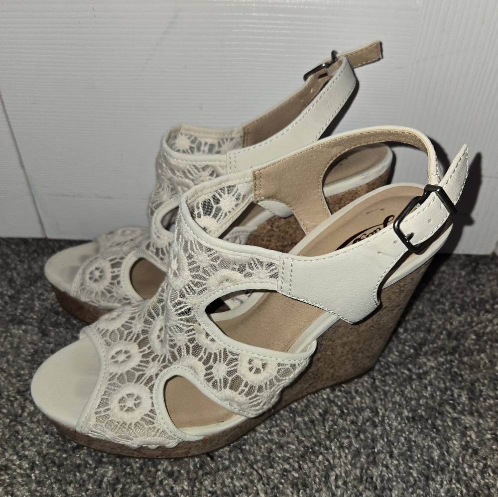 Lucky Brand Ivory Crochet Lace Wedge Sandals Shoes, Size9, Excellent Condition - Picture 2 of 7